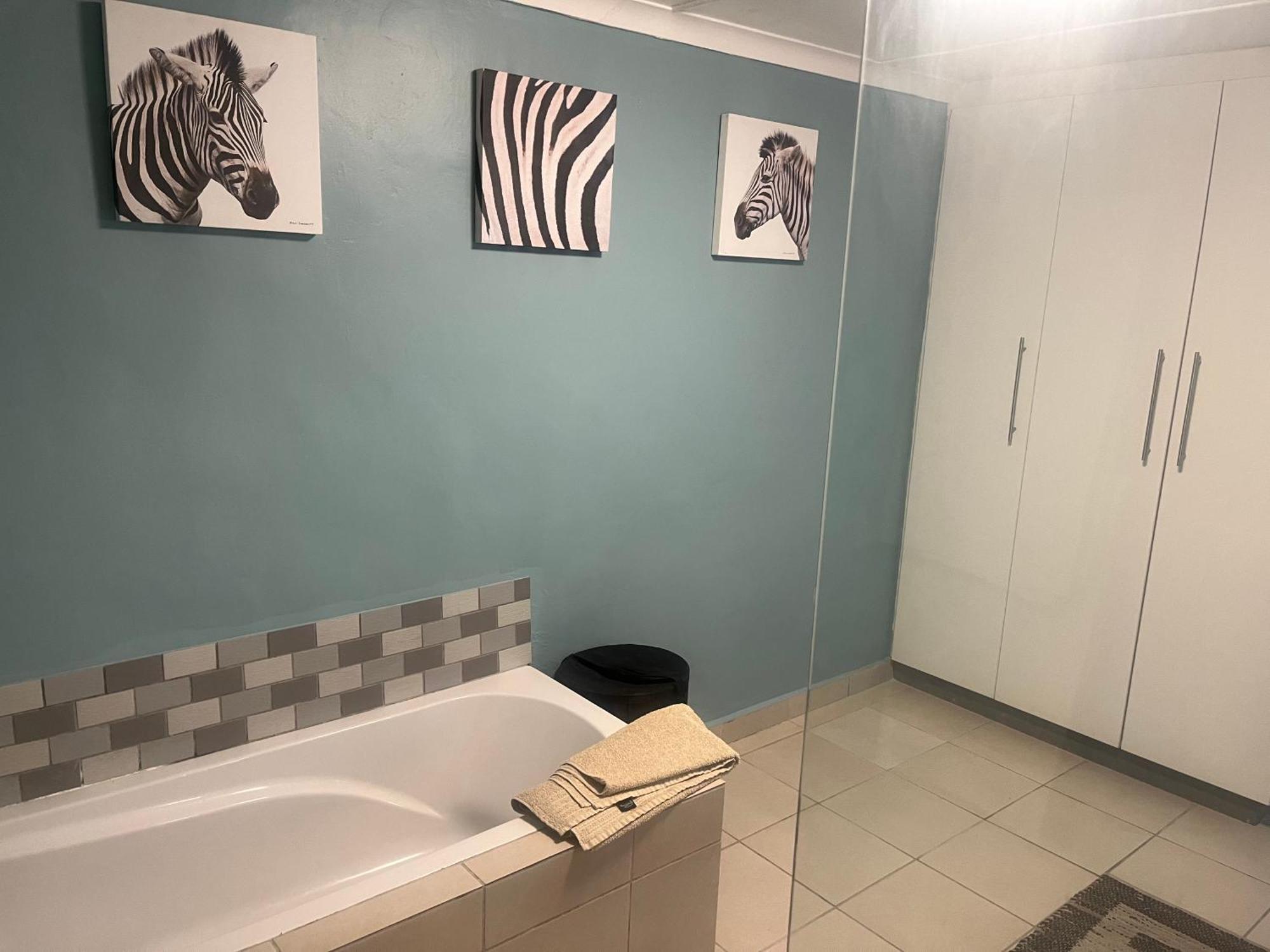 28 On Symonds Luxstudio 4 Джордж Екстериор снимка